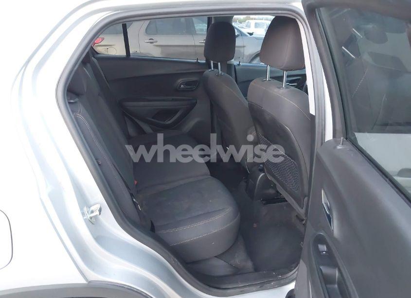 Photo 8 of 2020 Chevrolet Trax FWD LS (VIN 3GNCJKSB0LL317926)