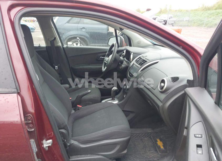 Photo 5 of 2016 Chevrolet Trax 1LS (VIN 3GNCJKSB1GL141054)