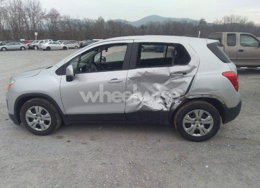 Photo 6 of 2016 Chevrolet Trax 1LS (VIN 3GNCJKSB1GL254664)