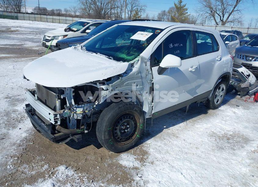 Photo 2 of 2017 Chevrolet Trax LS (VIN 3GNCJKSB1HL187095)