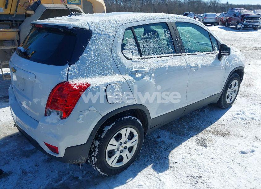 Photo 4 of 2017 Chevrolet Trax LS (VIN 3GNCJKSB1HL187095)