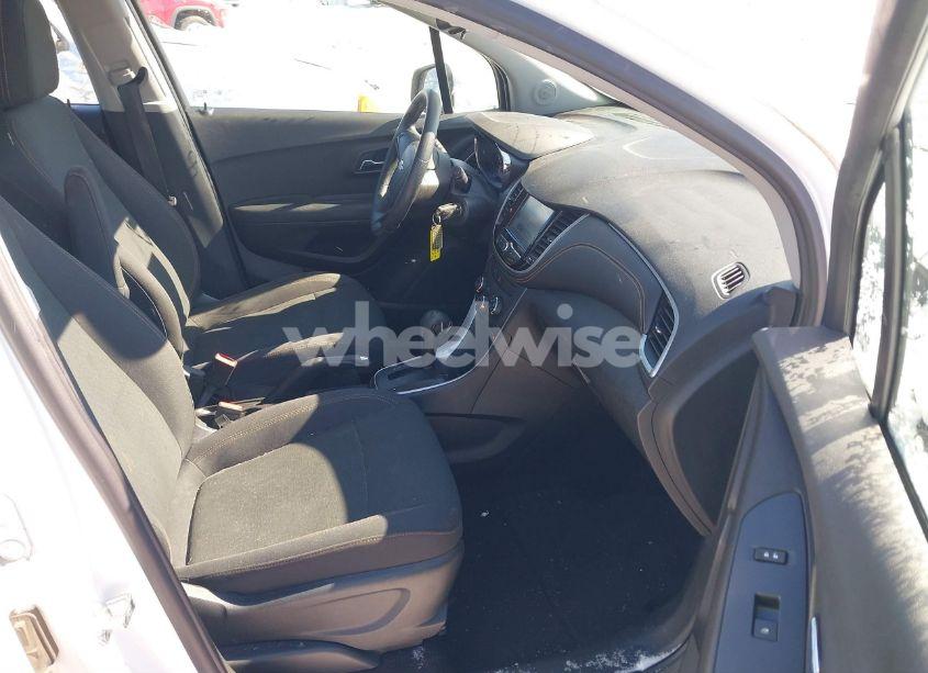 Photo 5 of 2017 Chevrolet Trax LS (VIN 3GNCJKSB1HL187095)