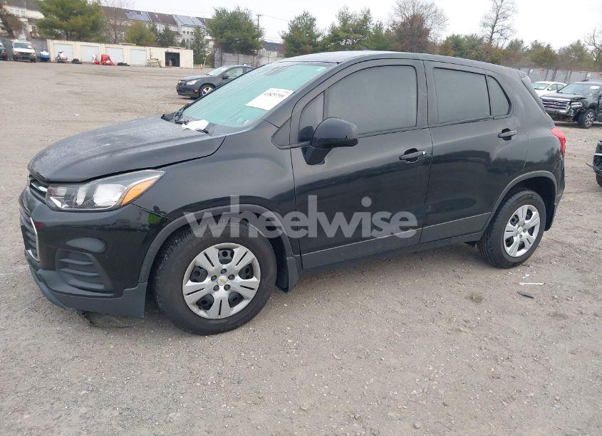Photo 2 of 2017 Chevrolet Trax LS (VIN 3GNCJKSB1HL219222)