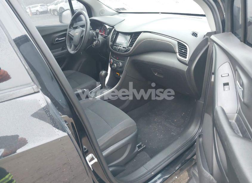 Photo 5 of 2017 Chevrolet Trax LS (VIN 3GNCJKSB1HL219222)