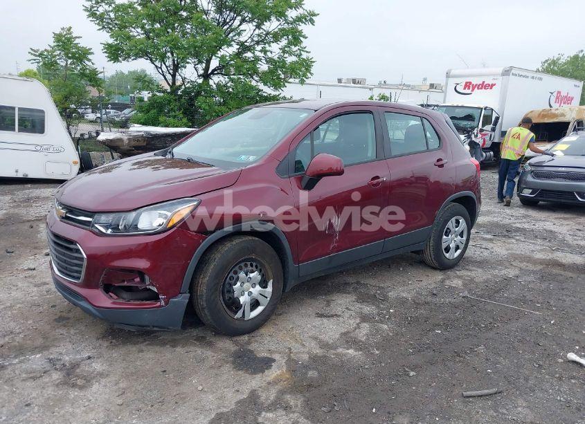 Photo 2 of 2017 Chevrolet Trax LS (VIN 3GNCJKSB1HL273894)