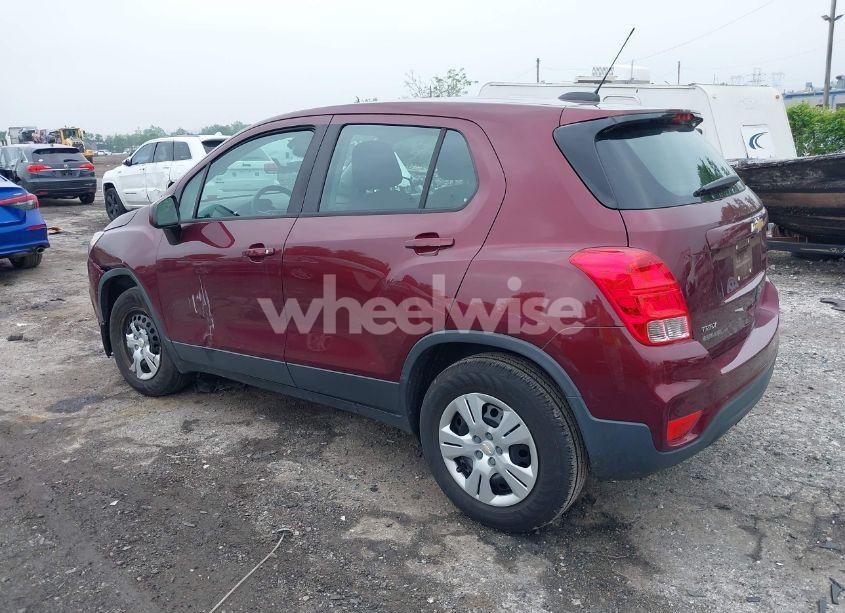 Photo 3 of 2017 Chevrolet Trax LS (VIN 3GNCJKSB1HL273894)
