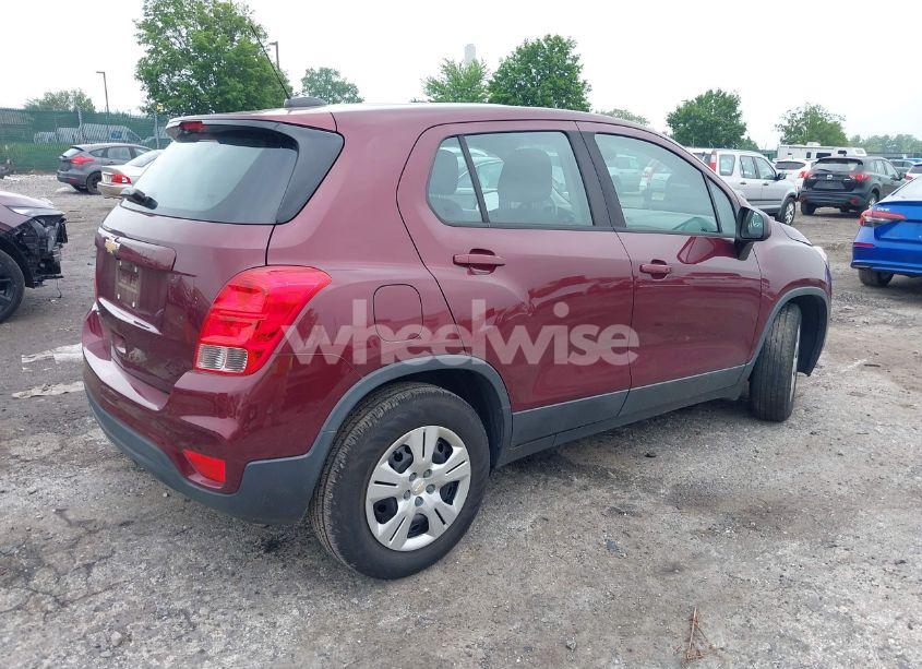 Photo 4 of 2017 Chevrolet Trax LS (VIN 3GNCJKSB1HL273894)