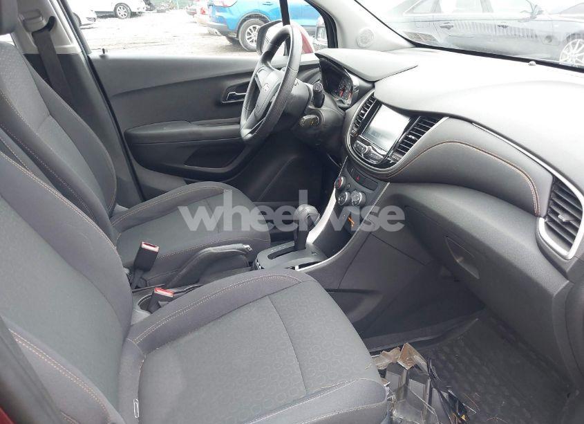 Photo 5 of 2017 Chevrolet Trax LS (VIN 3GNCJKSB1HL273894)