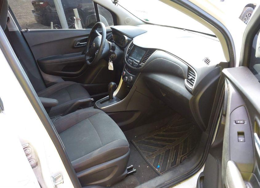 Photo 5 of 2017 Chevrolet Trax LS (VIN 3GNCJKSB1HL282241)