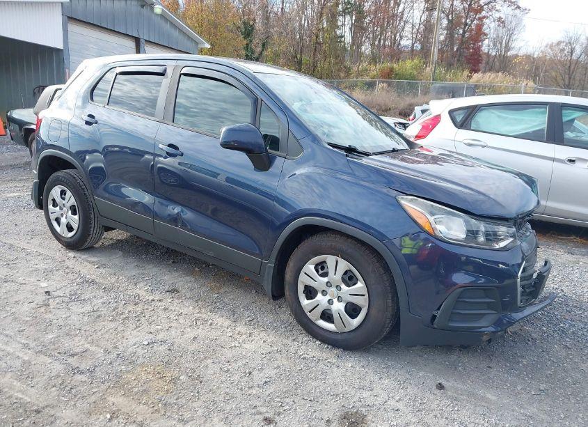 2018 Chevrolet Trax LS (VIN 3GNCJKSB1JL377601) main photo