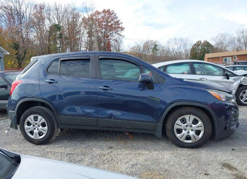 Photo 14 of 2018 Chevrolet Trax LS (VIN 3GNCJKSB1JL377601)