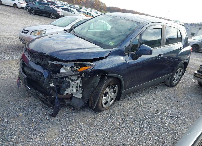 Photo 2 of 2018 Chevrolet Trax LS (VIN 3GNCJKSB1JL377601)