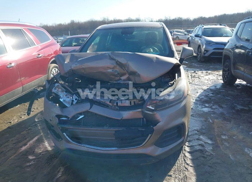 Photo 12 of 2018 Chevrolet Trax LS (VIN 3GNCJKSB1JL408720)