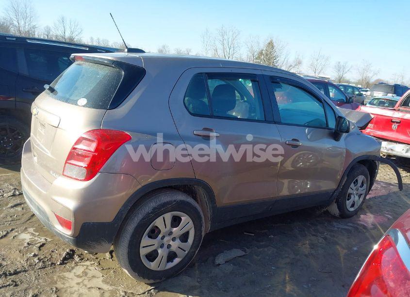 Photo 13 of 2018 Chevrolet Trax LS (VIN 3GNCJKSB1JL408720)