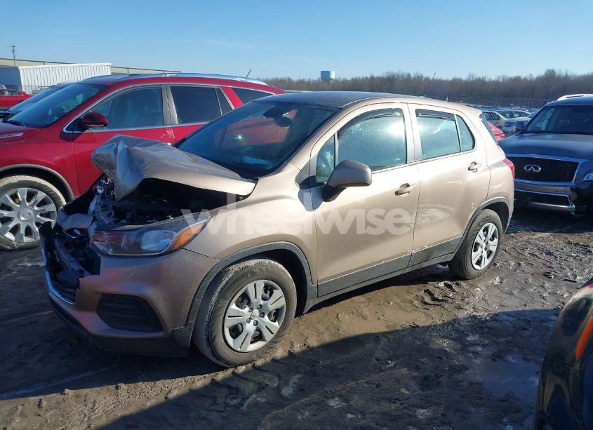 Photo 2 of 2018 Chevrolet Trax LS (VIN 3GNCJKSB1JL408720)
