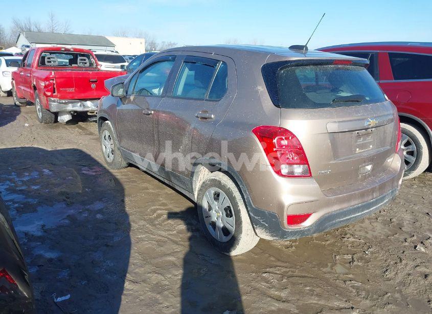 Photo 3 of 2018 Chevrolet Trax LS (VIN 3GNCJKSB1JL408720)