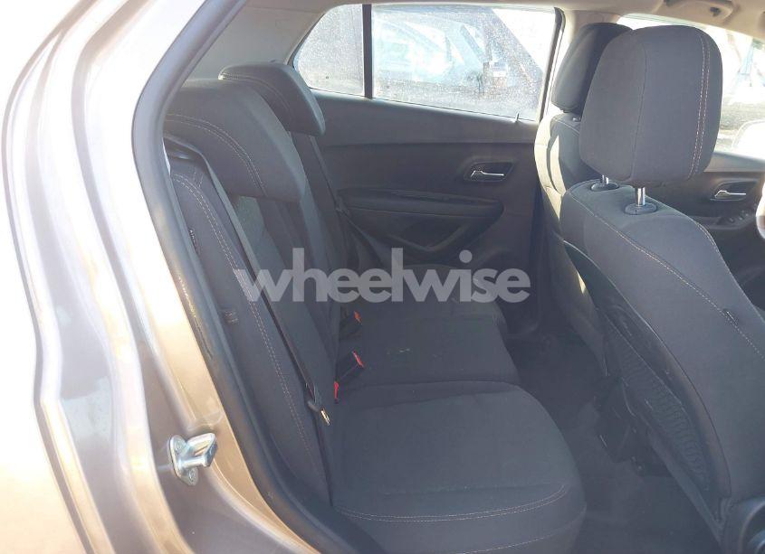 Photo 8 of 2018 Chevrolet Trax LS (VIN 3GNCJKSB1JL408720)