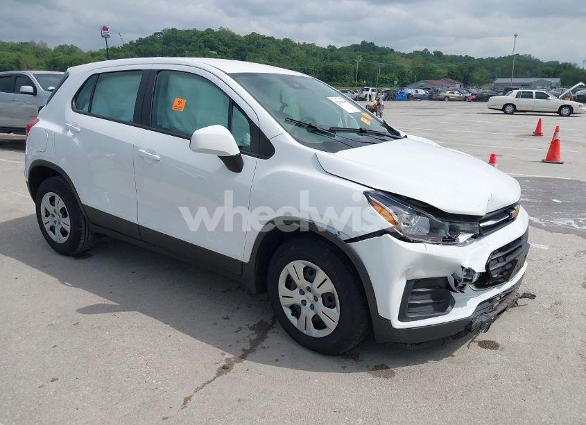 2019 Chevrolet Trax LS (VIN 3GNCJKSB1KL130676) main photo