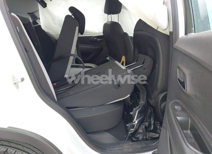 Photo 8 of 2019 Chevrolet Trax LS (VIN 3GNCJKSB1KL130676)