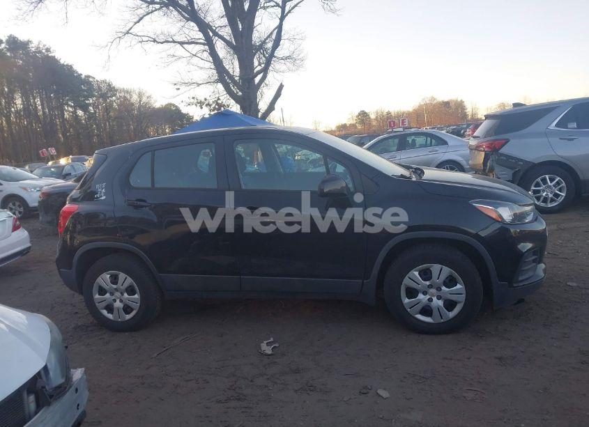 Photo 13 of 2019 Chevrolet Trax LS (VIN 3GNCJKSB1KL132511)