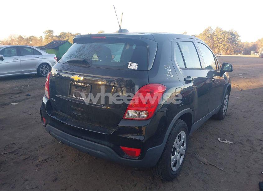 Photo 4 of 2019 Chevrolet Trax LS (VIN 3GNCJKSB1KL132511)