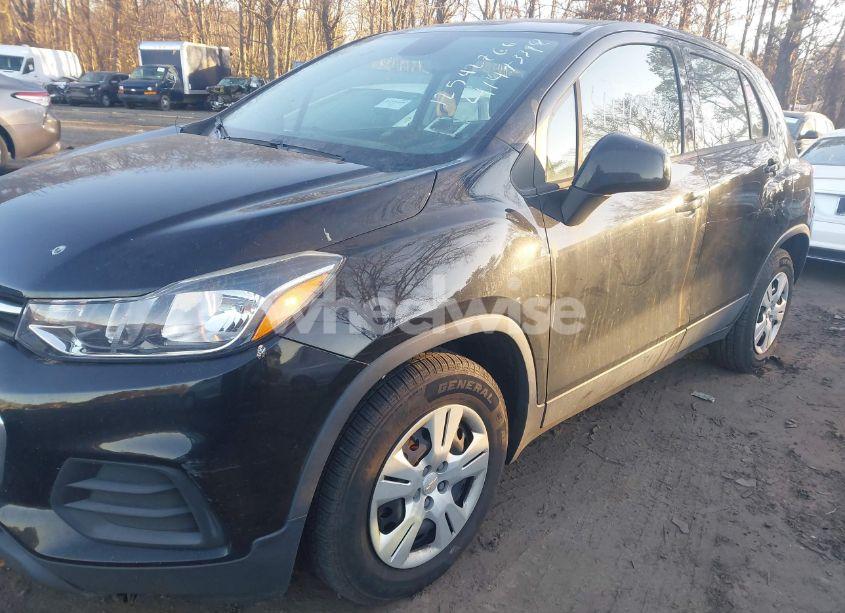 Photo 6 of 2019 Chevrolet Trax LS (VIN 3GNCJKSB1KL132511)