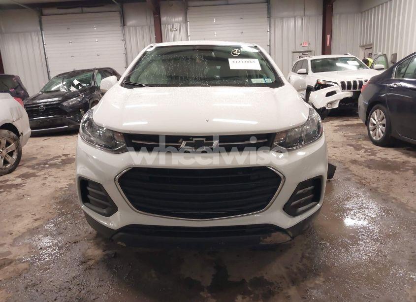 Photo 12 of 2019 Chevrolet Trax LS (VIN 3GNCJKSB1KL403194)