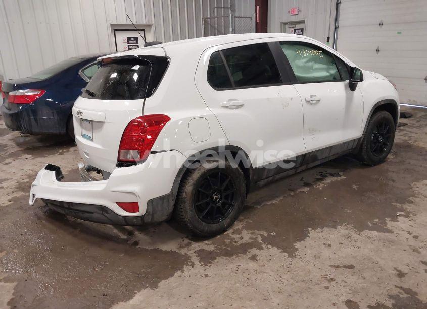 Photo 4 of 2019 Chevrolet Trax LS (VIN 3GNCJKSB1KL403194)