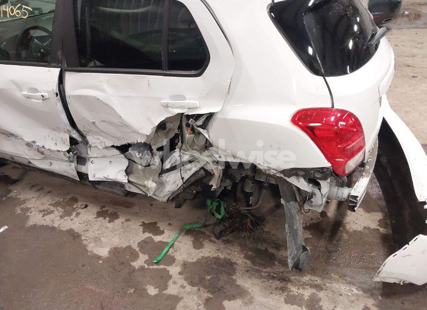 Photo 6 of 2019 Chevrolet Trax LS (VIN 3GNCJKSB1KL403194)