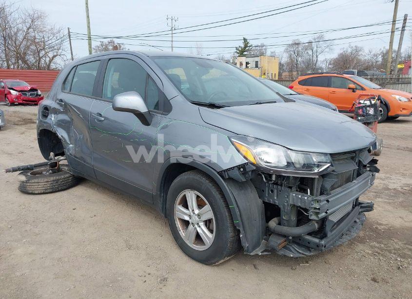2020 Chevrolet Trax FWD LS (VIN 3GNCJKSB1LL137127) main photo
