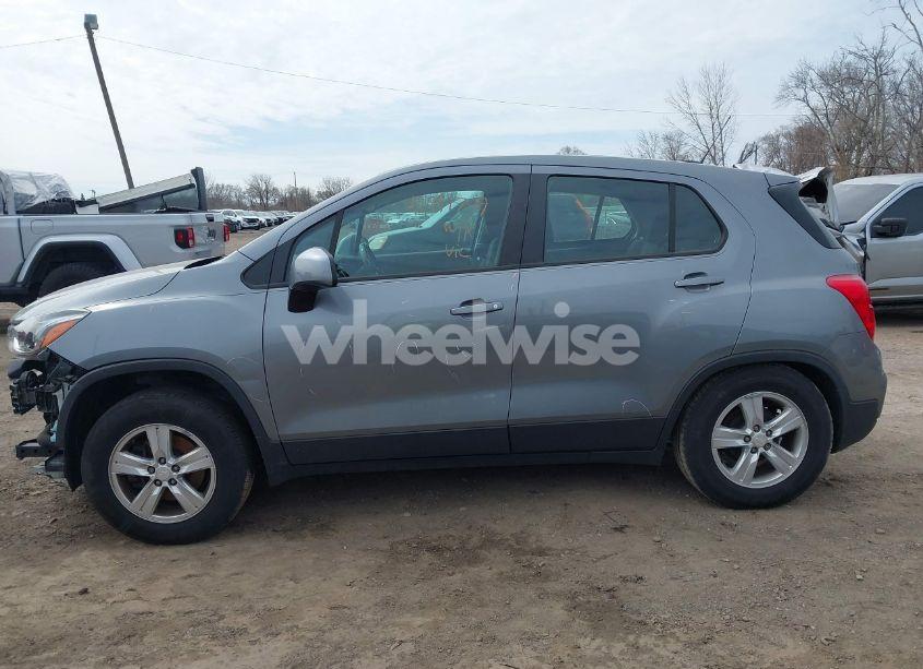 Photo 14 of 2020 Chevrolet Trax FWD LS (VIN 3GNCJKSB1LL137127)