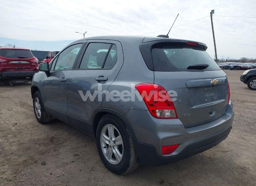 Photo 3 of 2020 Chevrolet Trax FWD LS (VIN 3GNCJKSB1LL137127)