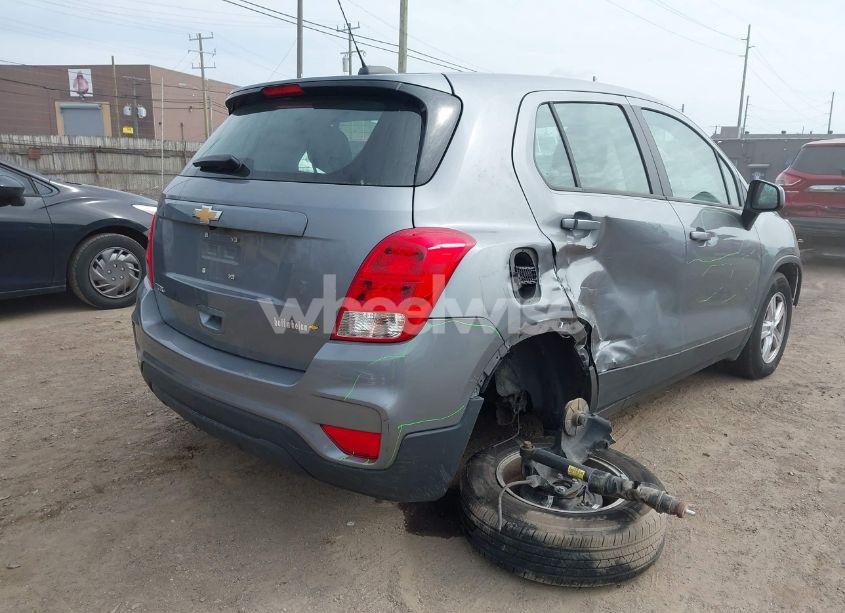 Photo 4 of 2020 Chevrolet Trax FWD LS (VIN 3GNCJKSB1LL137127)