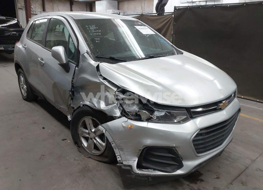 2020 Chevrolet Trax FWD LS (VIN 3GNCJKSB1LL137936) main photo