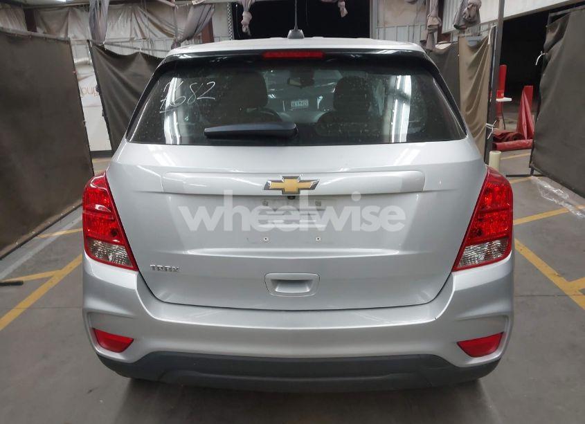 Photo 16 of 2020 Chevrolet Trax FWD LS (VIN 3GNCJKSB1LL137936)