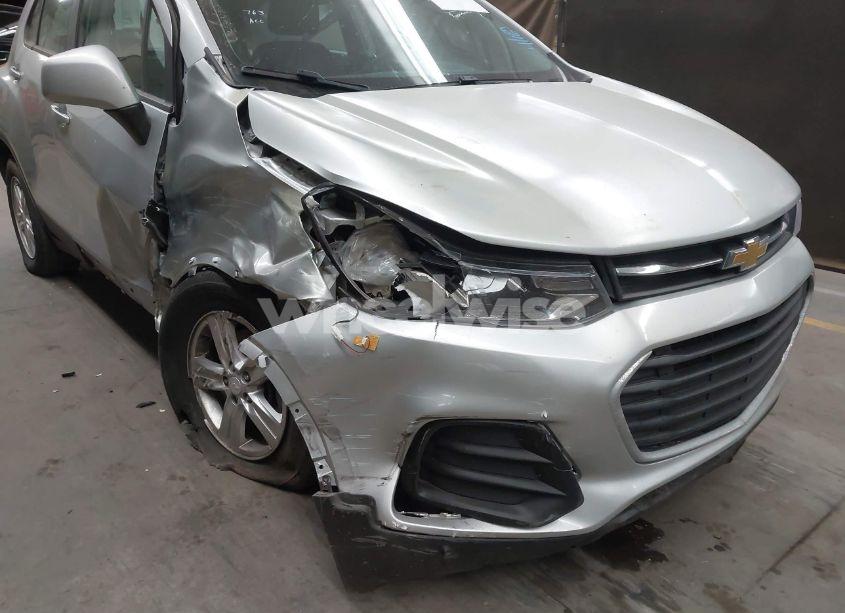 Photo 6 of 2020 Chevrolet Trax FWD LS (VIN 3GNCJKSB1LL137936)