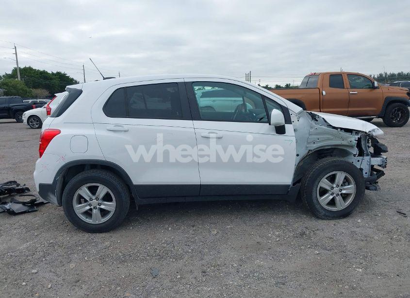 Photo 14 of 2020 Chevrolet Trax FWD LS (VIN 3GNCJKSB1LL294172)