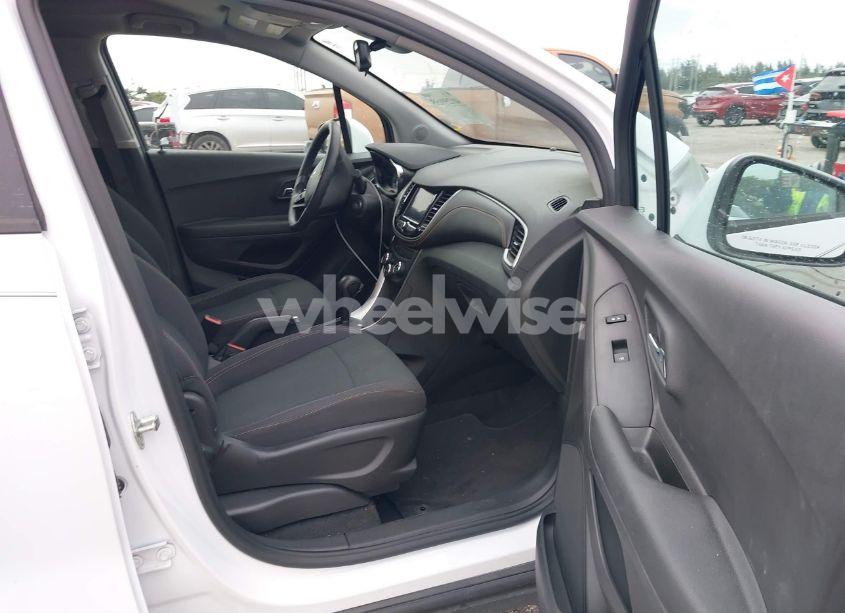 Photo 5 of 2020 Chevrolet Trax FWD LS (VIN 3GNCJKSB1LL294172)
