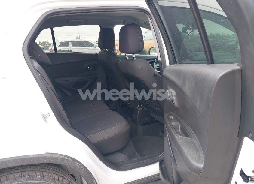 Photo 8 of 2020 Chevrolet Trax FWD LS (VIN 3GNCJKSB1LL294172)