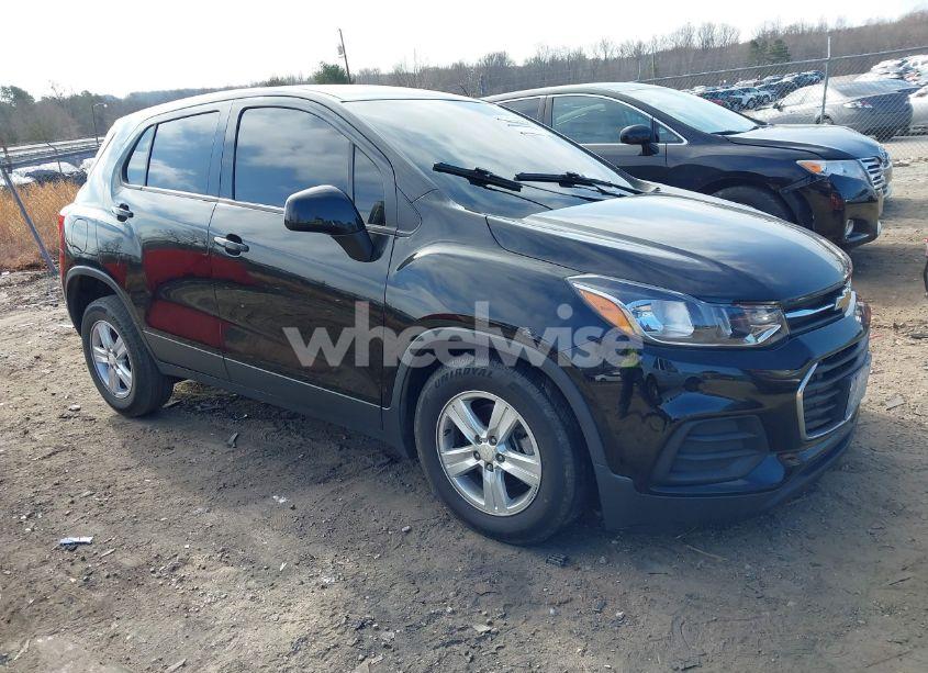 2020 Chevrolet Trax FWD LS (VIN 3GNCJKSB1LL306319) main photo