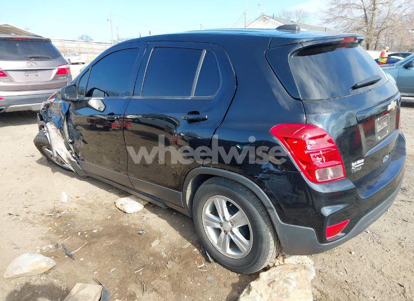 Photo 3 of 2020 Chevrolet Trax FWD LS (VIN 3GNCJKSB1LL306319)