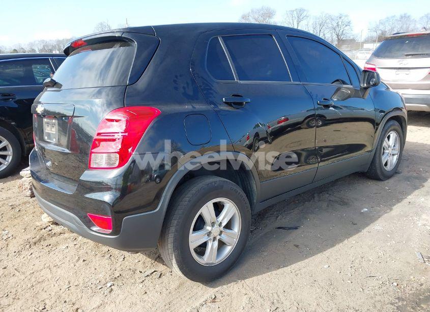 Photo 4 of 2020 Chevrolet Trax FWD LS (VIN 3GNCJKSB1LL306319)