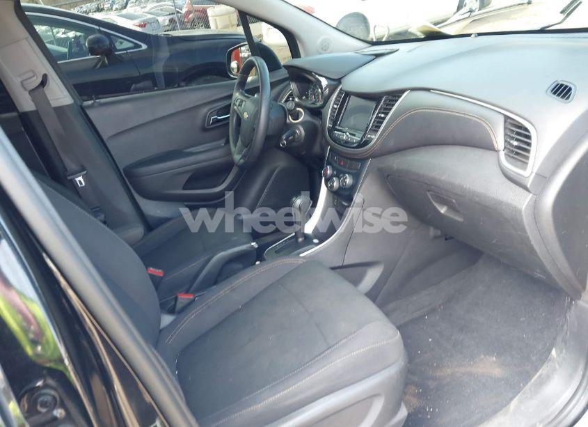 Photo 5 of 2020 Chevrolet Trax FWD LS (VIN 3GNCJKSB1LL306319)