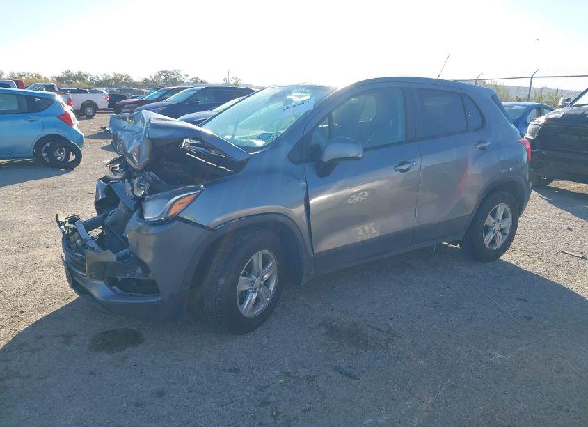 Photo 2 of 2020 Chevrolet Trax FWD LS (VIN 3GNCJKSB1LL307065)