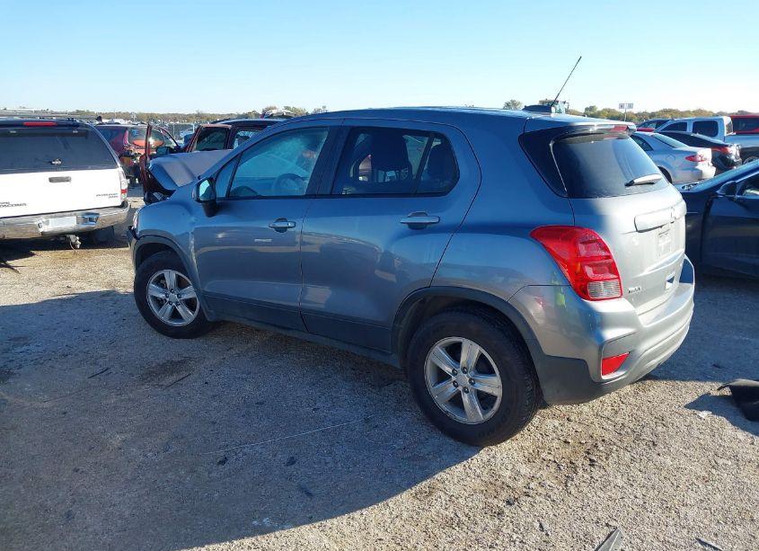 Photo 3 of 2020 Chevrolet Trax FWD LS (VIN 3GNCJKSB1LL307065)