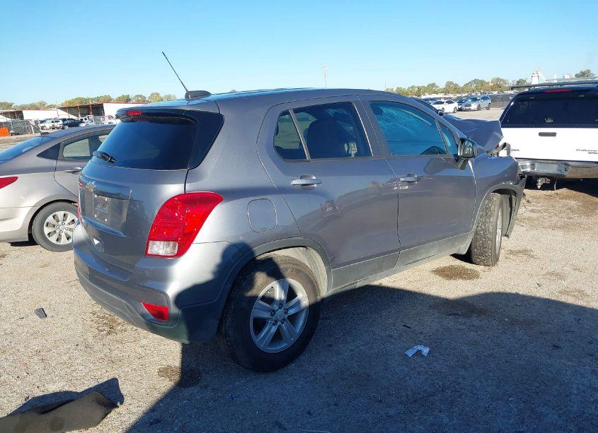 Photo 4 of 2020 Chevrolet Trax FWD LS (VIN 3GNCJKSB1LL307065)