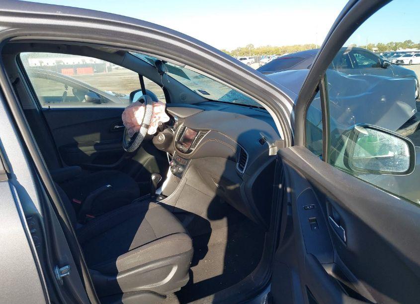 Photo 5 of 2020 Chevrolet Trax FWD LS (VIN 3GNCJKSB1LL307065)