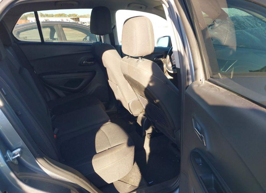 Photo 8 of 2020 Chevrolet Trax FWD LS (VIN 3GNCJKSB1LL307065)