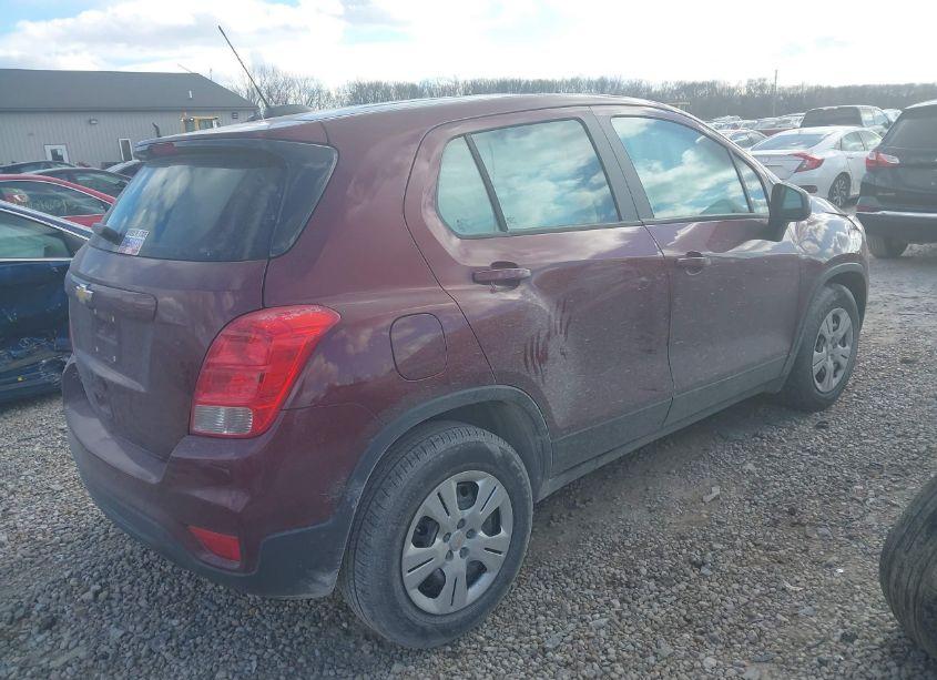 Photo 4 of 2017 Chevrolet Trax LS (VIN 3GNCJKSB2HL153943)