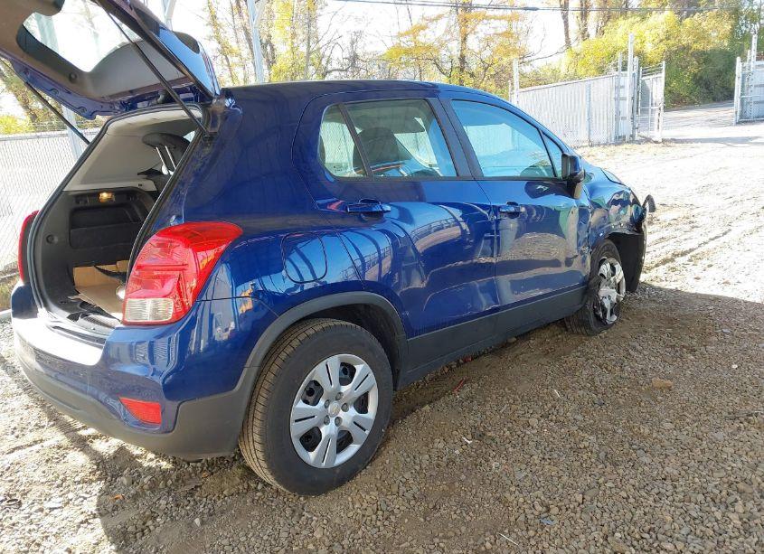 Photo 4 of 2017 Chevrolet Trax LS (VIN 3GNCJKSB2HL179278)